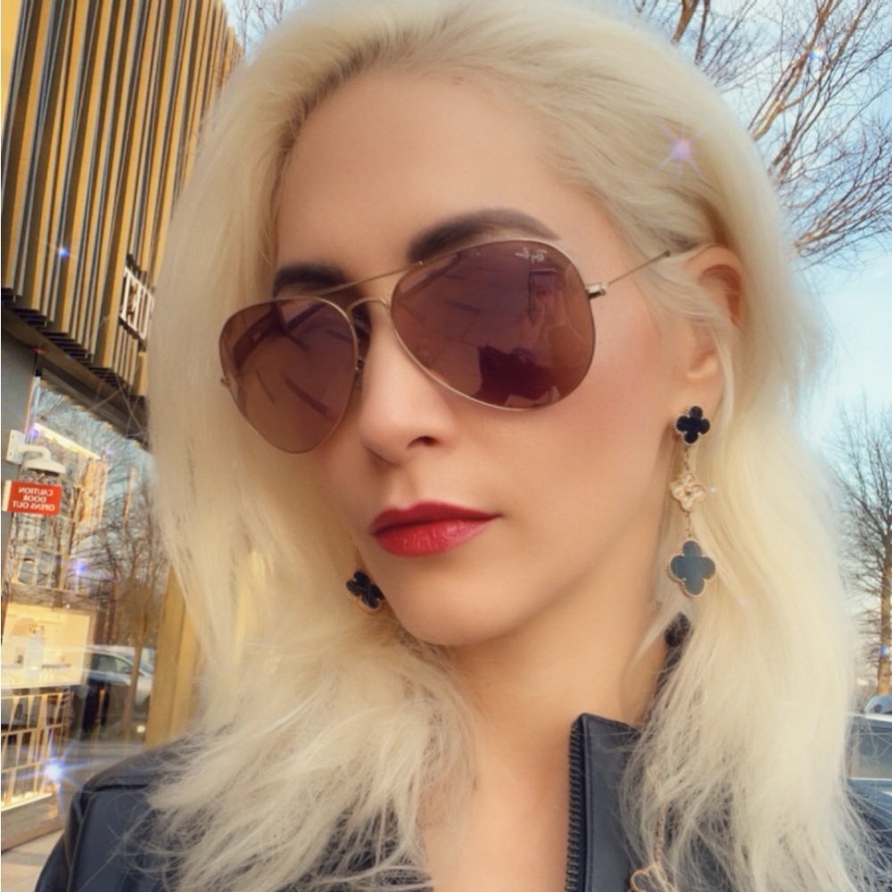 Meet your Posher, Bari